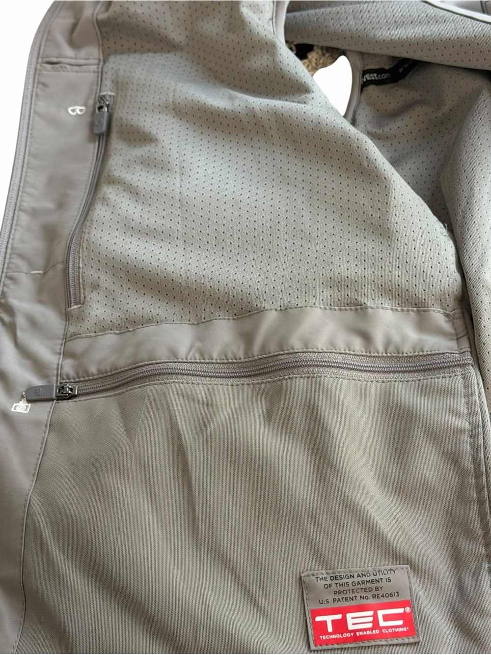 Scottevest | Gray RFID Full Zip Multi Pocket Travel Vest - Picture 7 of 12